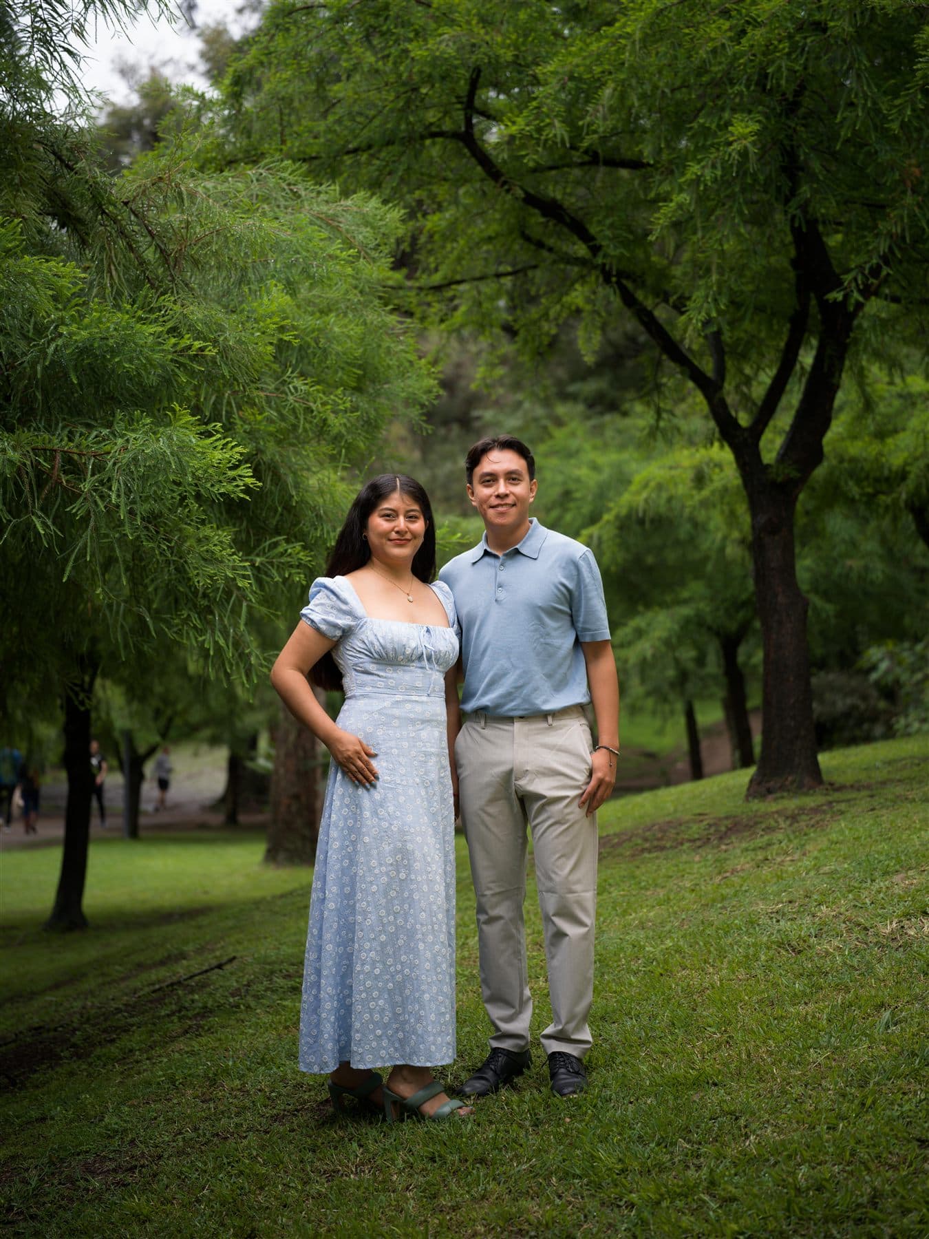 Rocío y Ángel entre el follaje